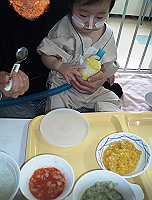 食事はうちに比べてずっと豪華ですが、イマイチ食欲がなく残念です。0002.jpg