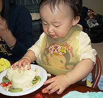 手づかみで食えるのは今のうち～♪