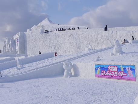 110209大雪像の滑り台.jpg
