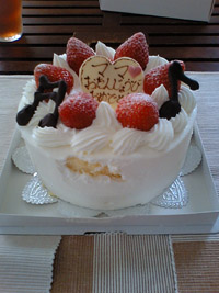ママうたんの誕生日ケーキです.jpg