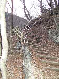 裏見の滝階段20090319.jpg