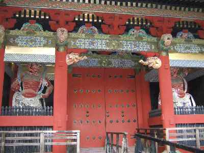 東照宮入口閉じてる20090319.jpg