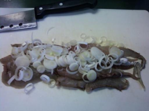 鯵の上にネギのせる