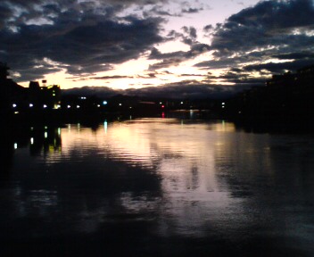 潮江橋から鏡川の夕焼け