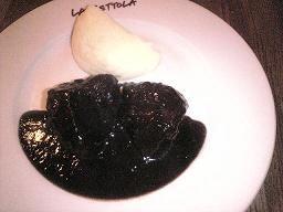 牛モモ肉のワイン煮