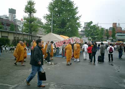 080427 異国の僧? in 浅草寺