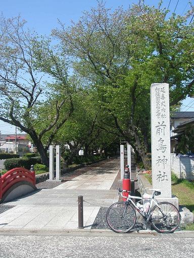 神社にて