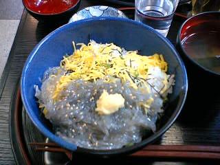 生シラス丼