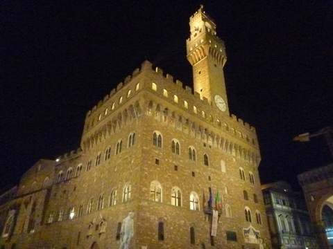 夜のヴェッキオ宮.JPG