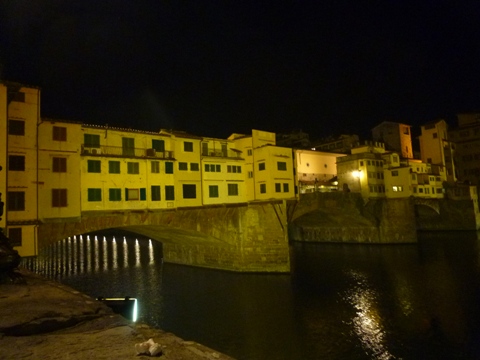 夜のヴェッキオ橋.JPG