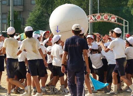 2007年9.22運動会 097大玉送り.jpg