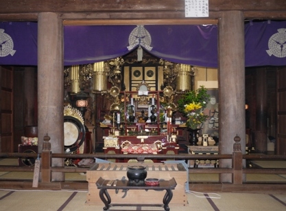 a横蔵14本堂内部.jpg