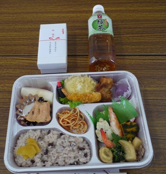 9敬老会お弁当.jpg