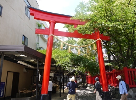 a千代保 4稲荷入り口.jpg