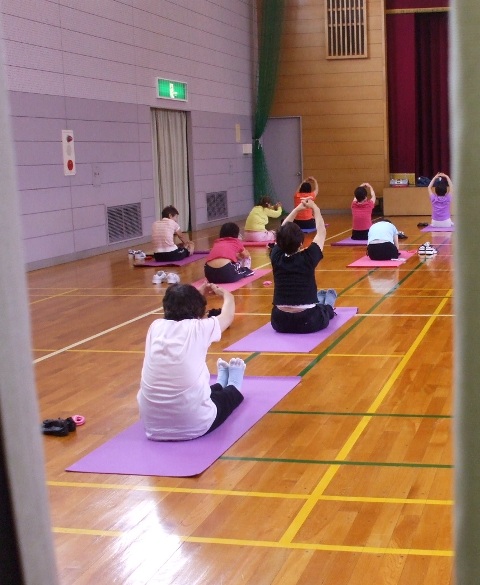 090707味美ふれあいセンターホールヨガ.jpg