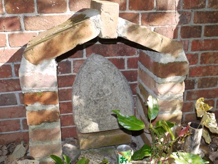 トンネル32 5号右護り稚児地蔵.jpg