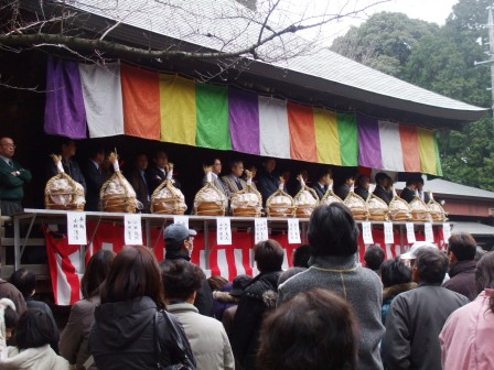 090222餅投げ 003.jpg