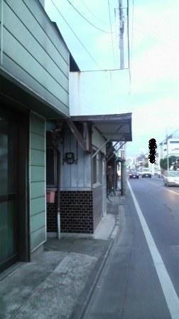 2009.05.23屋根越境物件.jpg