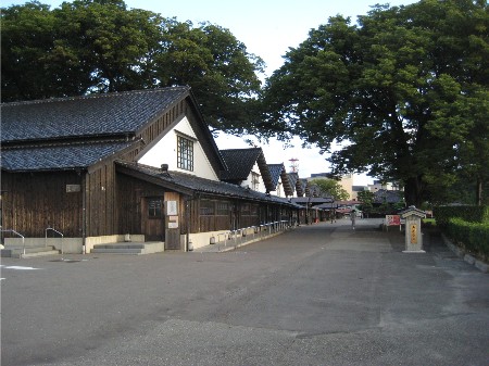 山居倉庫入り口