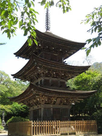 前山寺三重塔