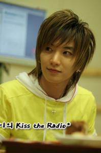 060504kiss-3s.jpg