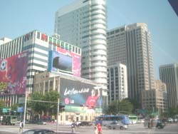 高層ビルが立ち並ぶソウル市内