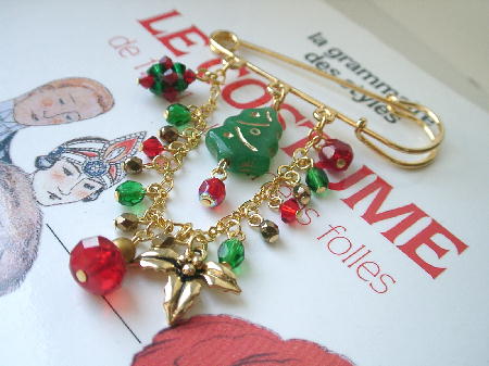 １１月度自宅ビーズ教室のブローチ