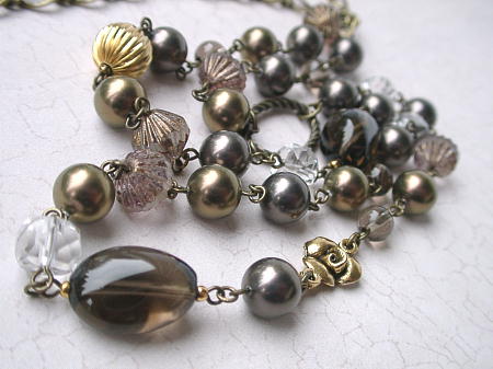 クオーツとシェルパールのネックレス