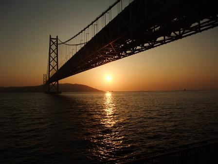 夕日in明石海峡大橋。