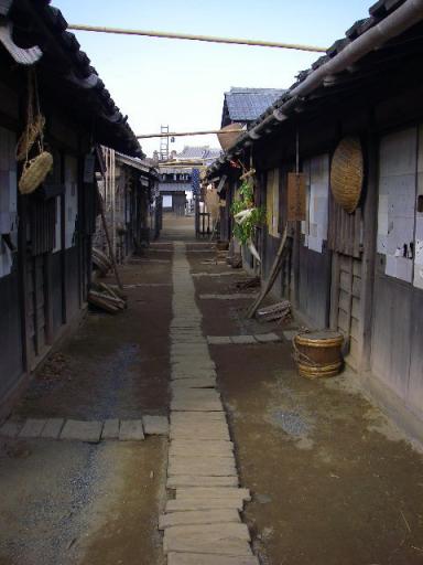 長屋とドブ板の路地