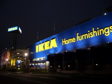 IKEA　夜の外観