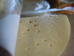 チーズの穴アップ