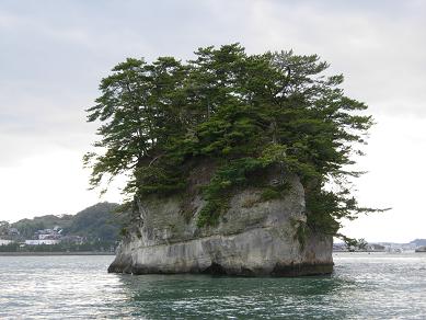 遊覧船　芭蕉コース　前半の島