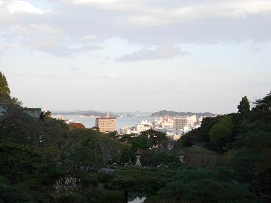 神社から塩釜湾