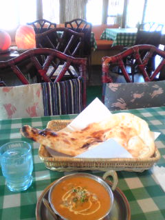 やっぱりナンはデカイ。