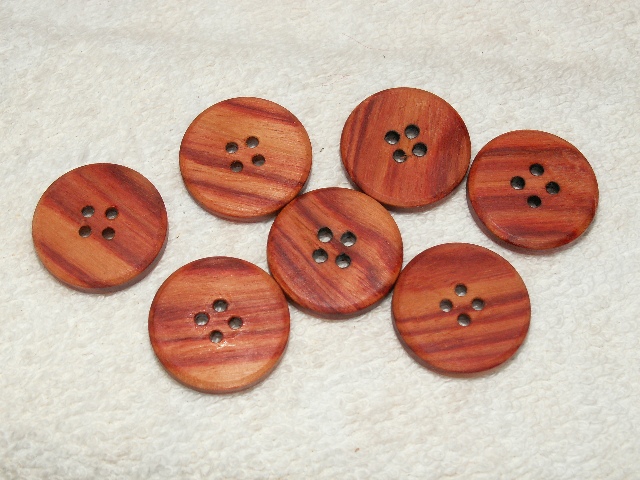 手作り木製ボタン（チューリップウッド）裏