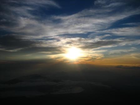 日の出富士山頂.jpg