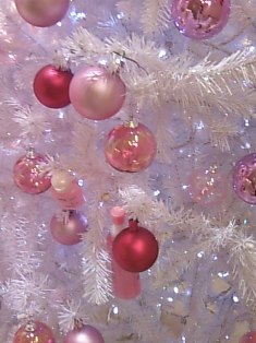 ツリー　オーナメントはローションのボトル