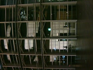 閉館間際の国立新美術館