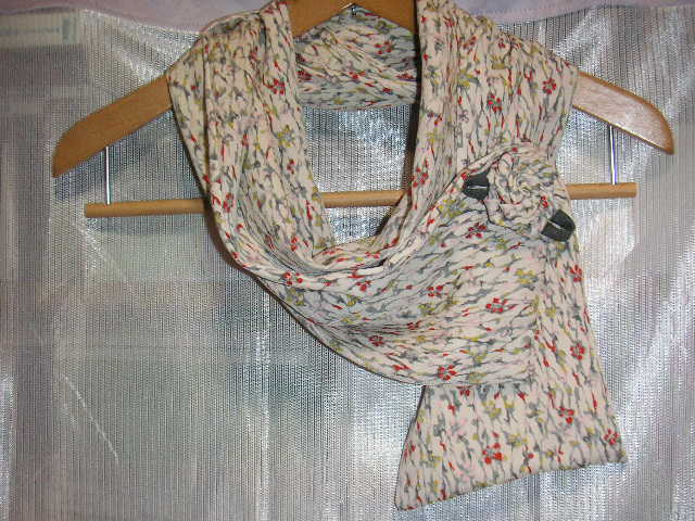 着物解き　白地に花　ストールとコサージュ２.JPG