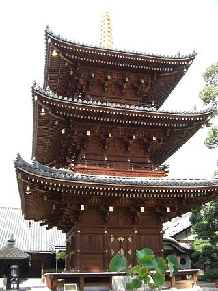 法楽寺・三重塔