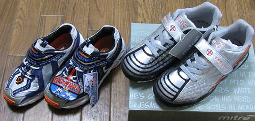 hitoの普段用の靴とサッカーシューズ　20070913