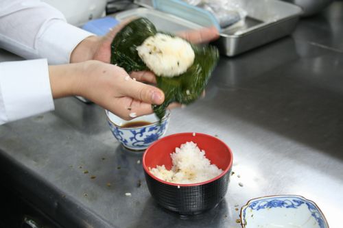 11012十津川村ホテル昴のめはり寿司作り