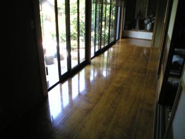 ワックスをかけた廊下.jpg