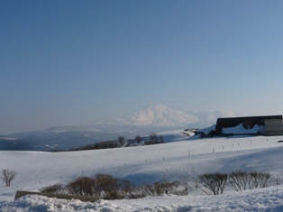 土田牧場から望む「鳥海山」