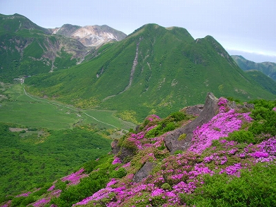 三俣山をのぞむ