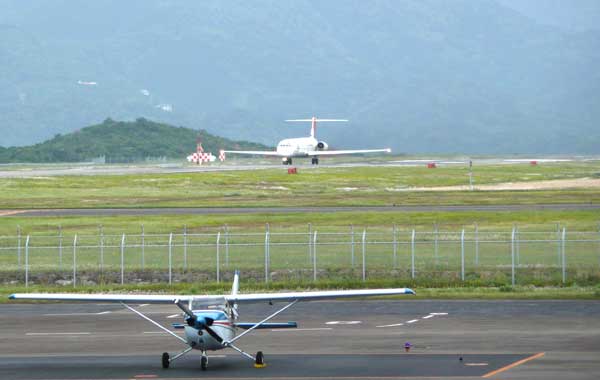 JAL1384便テイクオフ_1