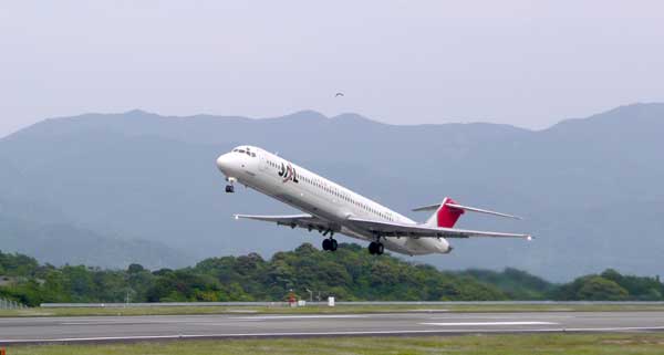 JAL1384便テイクオフ_3