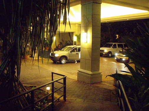 20:30 長い食前酒を終え、夜ごはんへ出発～