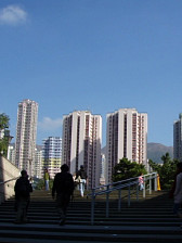 階段をあがる～青空です